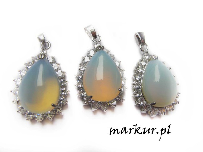 Opal mleczny łezka zawieszka 25/40 mm