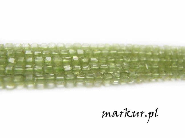 Peridot fasetka kostka  2,5 mm sznur