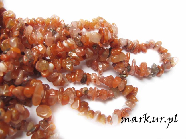 Chalcedon czerwony sieczka drobna  4 - 7 mm sznur 80 cm