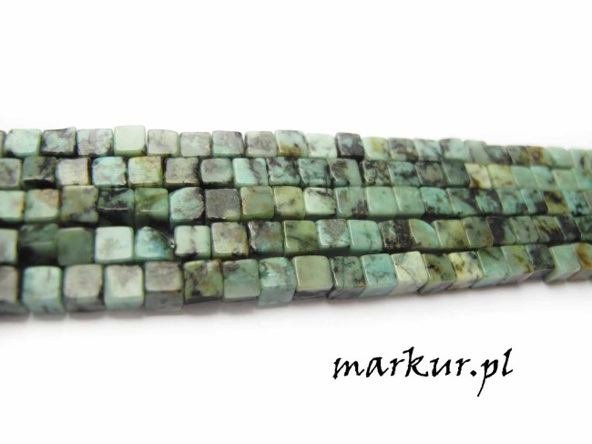 Turkus afrykański naturalny kostka  4 mm sznur