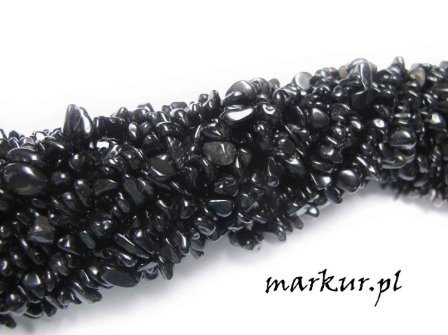Obsydian czarny sieczka drobna  4 - 8 mm sznur 80 cm (1)